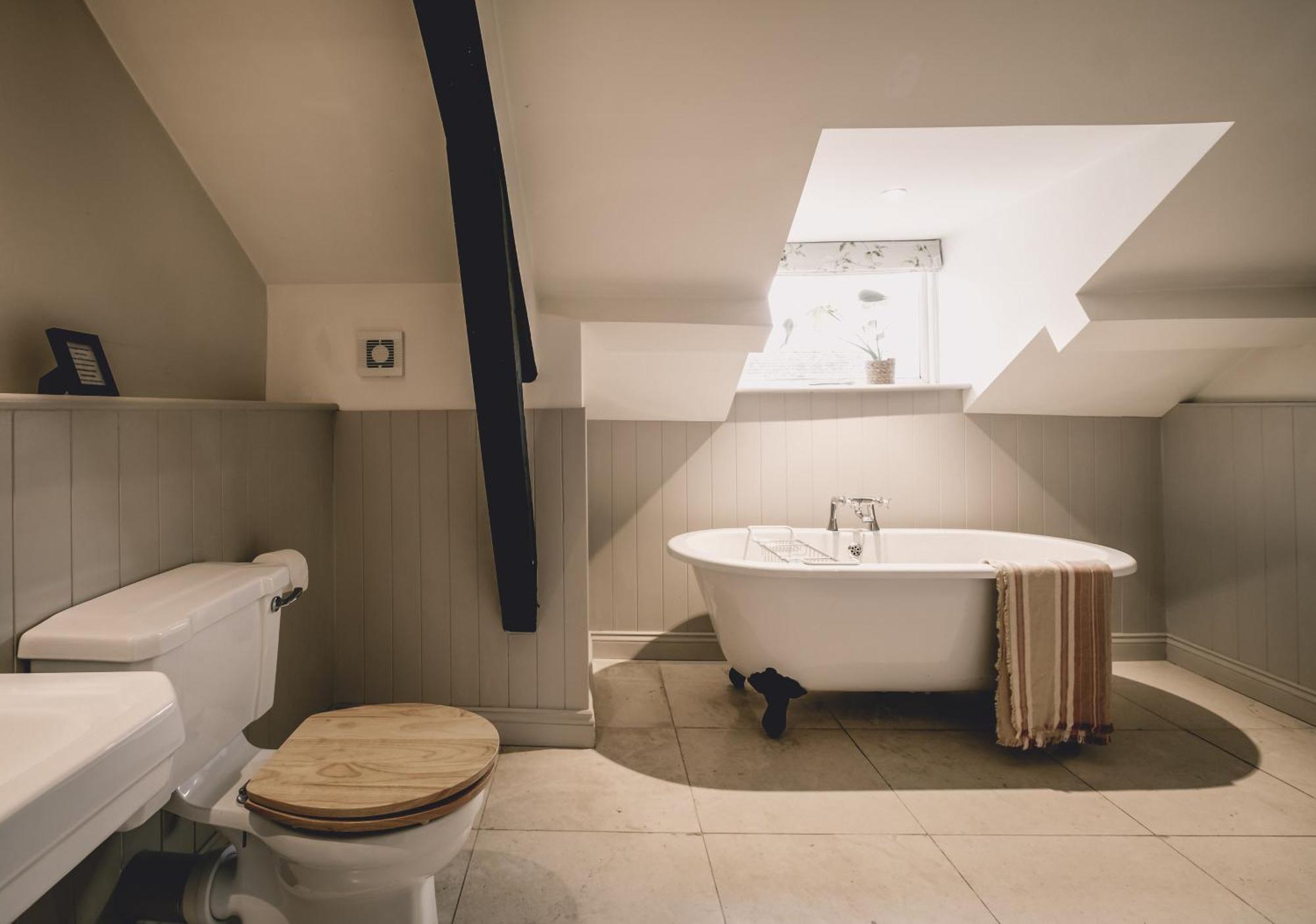 The Hare & Hounds Inn Bowland Bridge Esterno foto