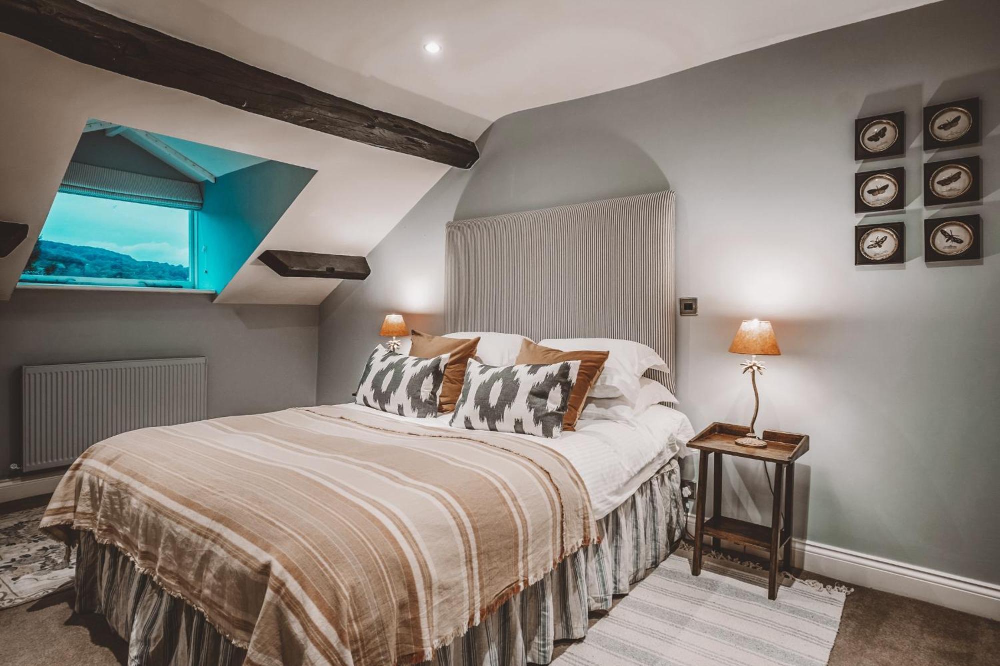 The Hare & Hounds Inn Bowland Bridge Esterno foto
