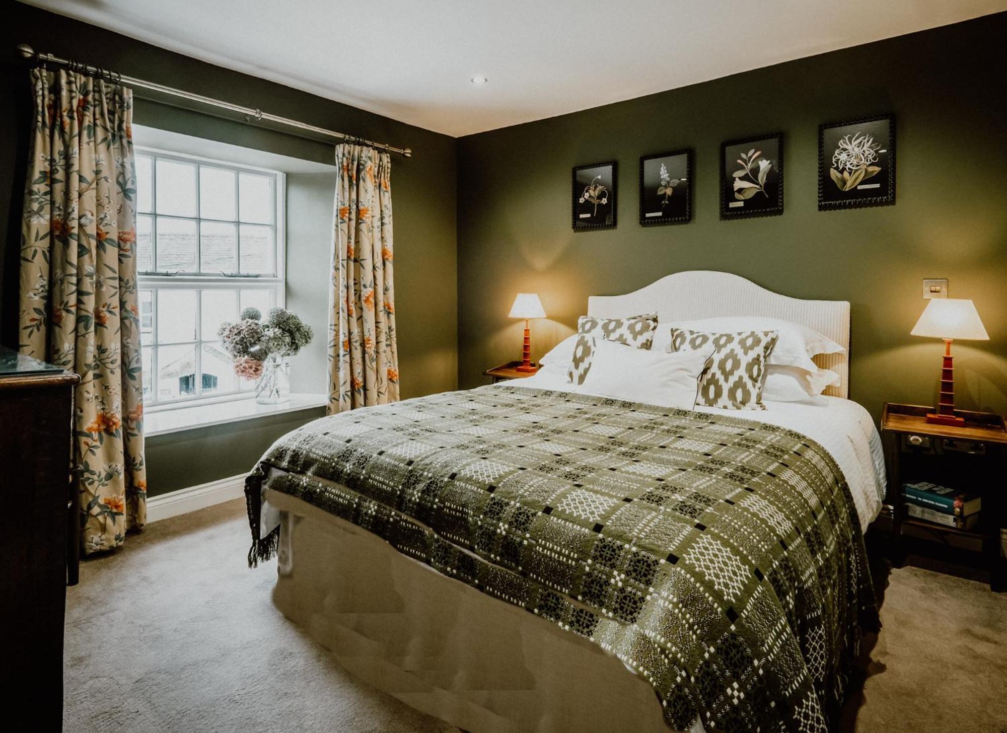 The Hare & Hounds Inn Bowland Bridge Esterno foto