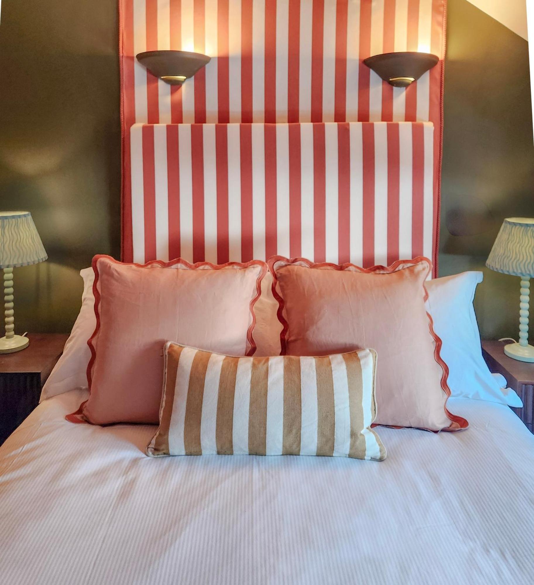 The Hare & Hounds Inn Bowland Bridge Esterno foto
